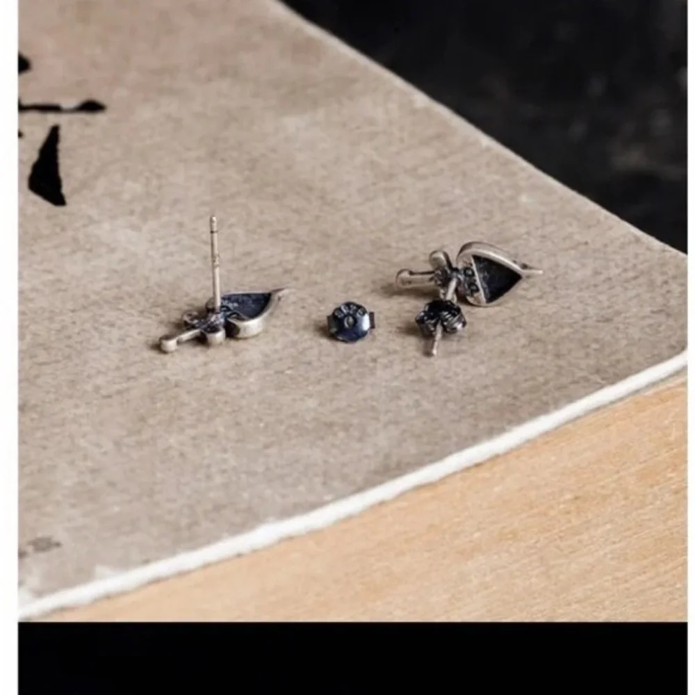 Single Accent 925 Sterling silver retro punk piercing heart sword stud earring
